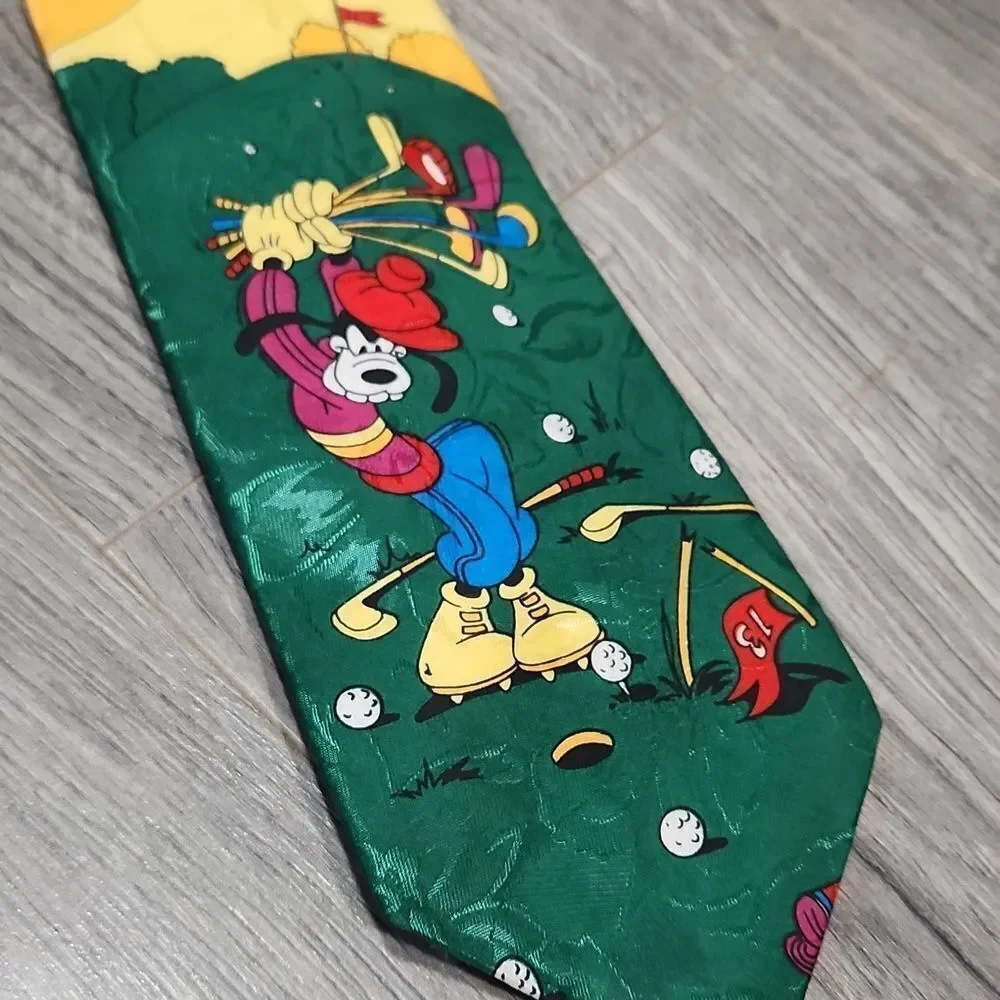 Beautiful DISNEY Goofy Golfing Fun Nostalgia Tie